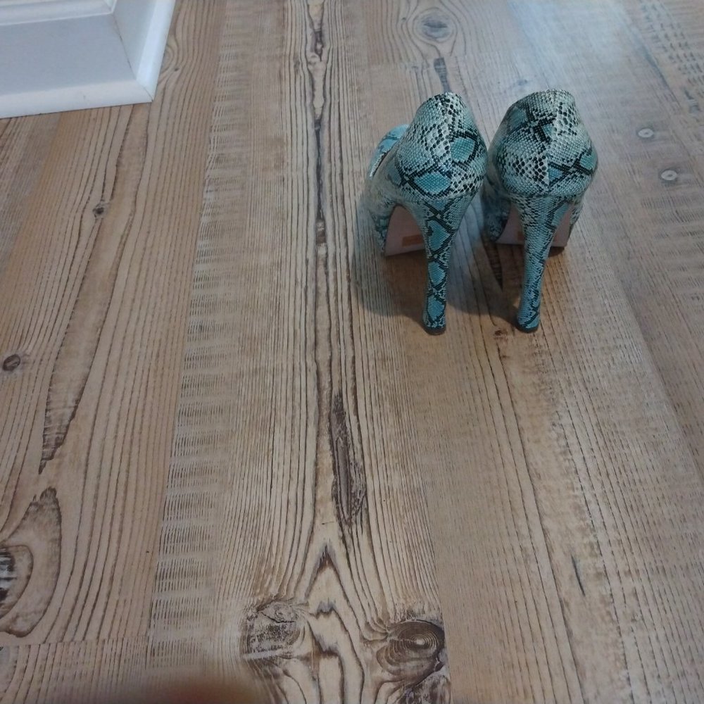Shoes - Picture 4 of 4